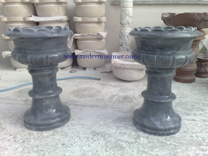 Siyah Ayaklı Mermer  Saksı